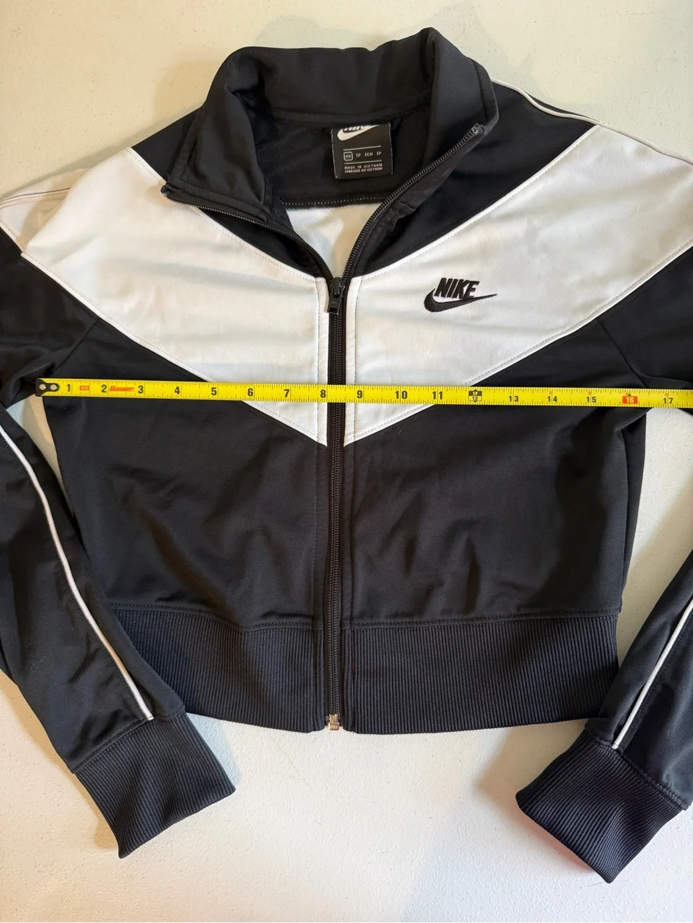 Nike Women’s Sportswear Black White Colorblock Crop Zip Up Track Jacket Size XS